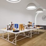 Design, Inovação e Herança na Comemoração dos 20 Anos da Mesa Strut da Blu Dot